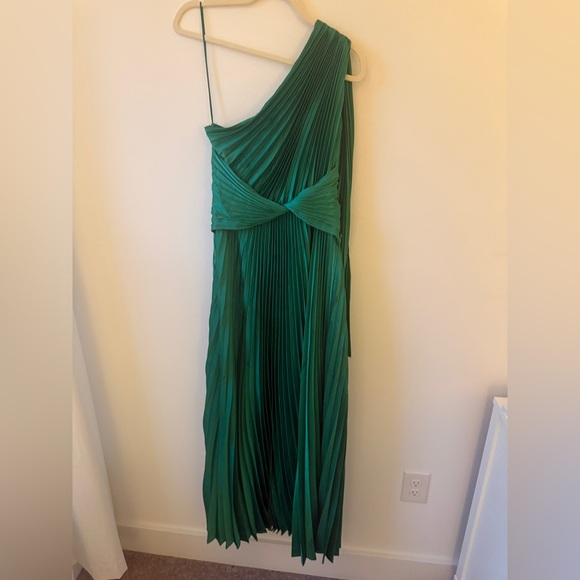 SELFIE LESLIE Kelly Green Maxi Dress - Picture 2 of 4